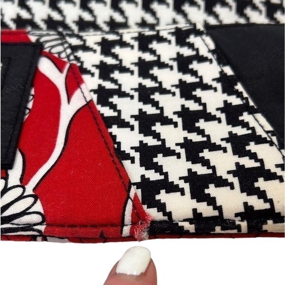 Vera Bradley Travel/Passport Wallet Deco Daisy/Houndstooth Red/Black/White GUC - Picture 8 of 9
